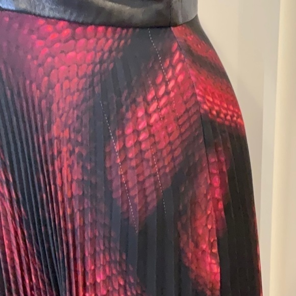 Milly Swirl Print Pleats Maxi Dress V-Neck Size 10 - Picture 16 of 16